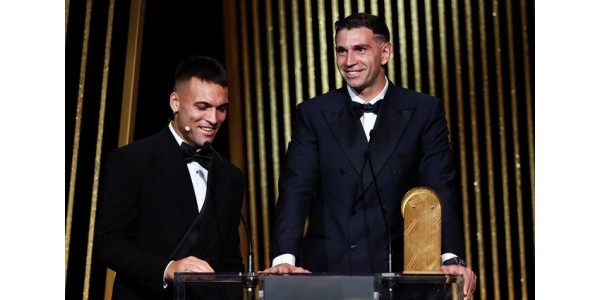 O primeiro guarda-redes do mundo a vencer o Trophée Yachine por dois anos consecutivos O primeiro guarda-redes do mundo a vencer o Trophée Yachine por dois anos consecutivos